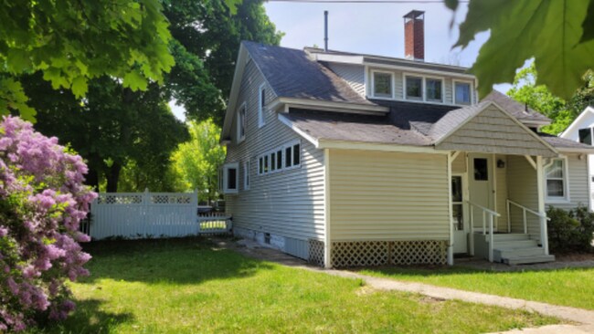 Building Photo - 812 Randolph St