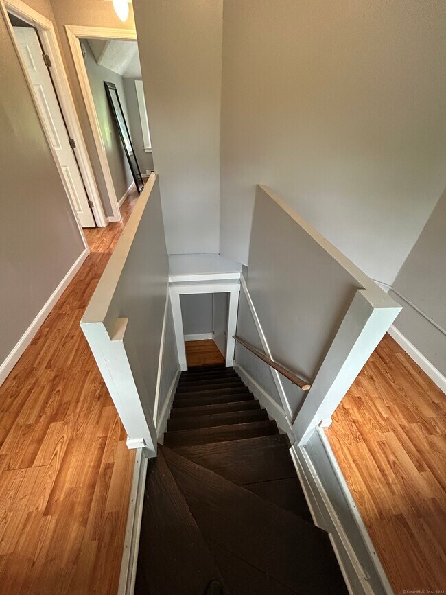 Building Photo - 647 E Main St