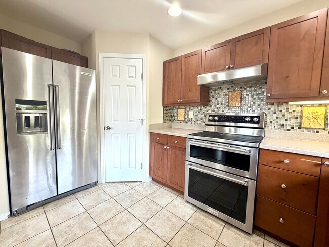 Building Photo - 75-654-654 Lalii Pl