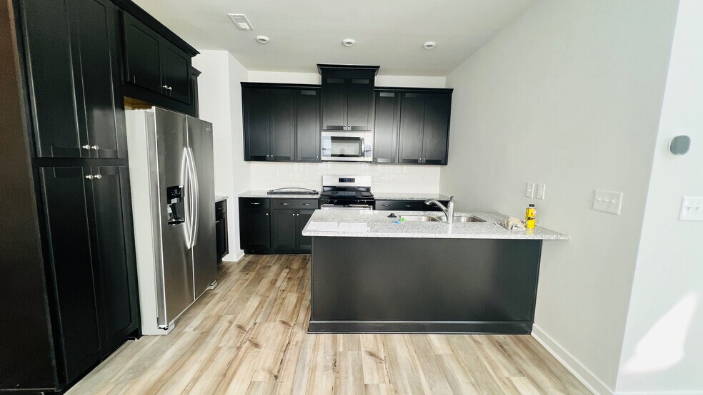 Building Photo - Room in Townhome on Munsing Dr