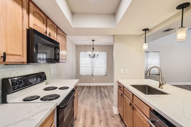 Building Photo - 512 Eberhart Ln