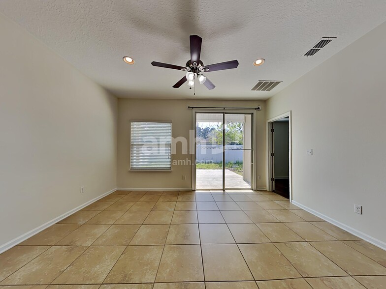 Building Photo - 851 Glendale Ln