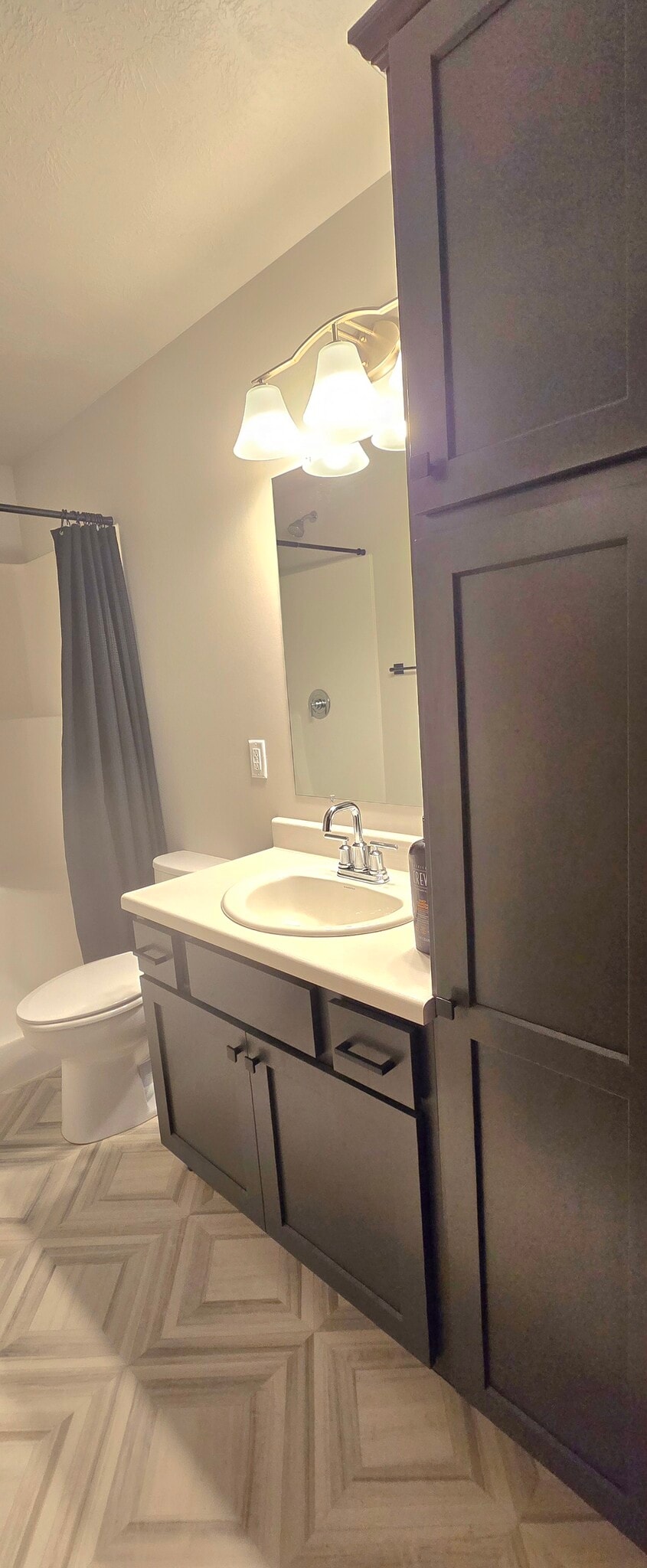 Master bath w/ storage - 6125 S Alki Pl