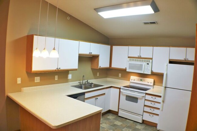 Building Photo - $1,195 | 2 Bedroom, 1 Bathroom Condo | Pet...