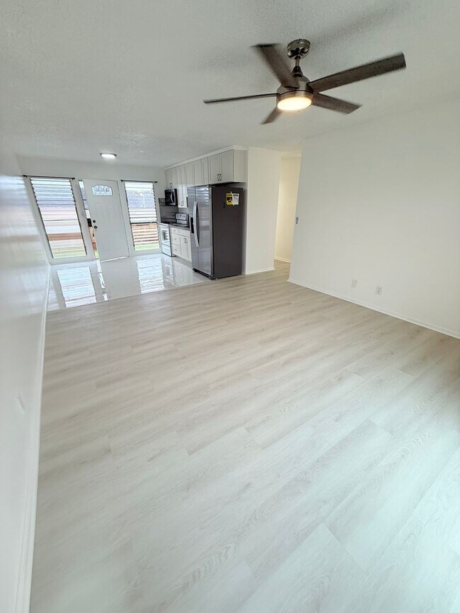 Building Photo - 1219-1219 Kuokoa St