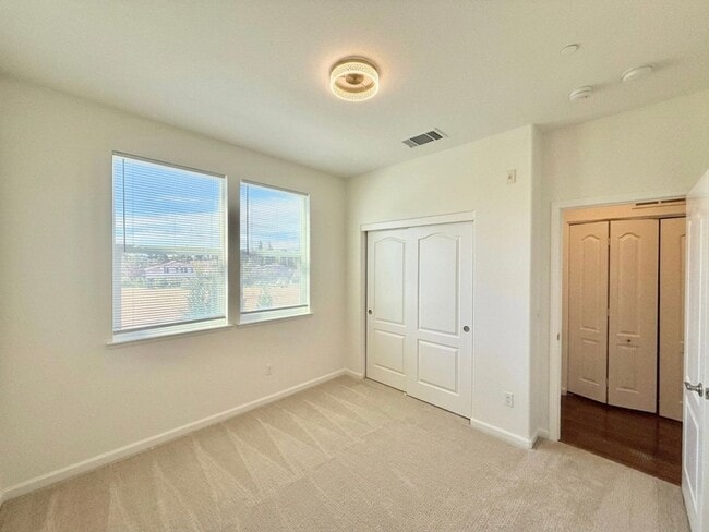 Building Photo - $4,350 / Stunning 3BR/2BA Family Home in Fremont
