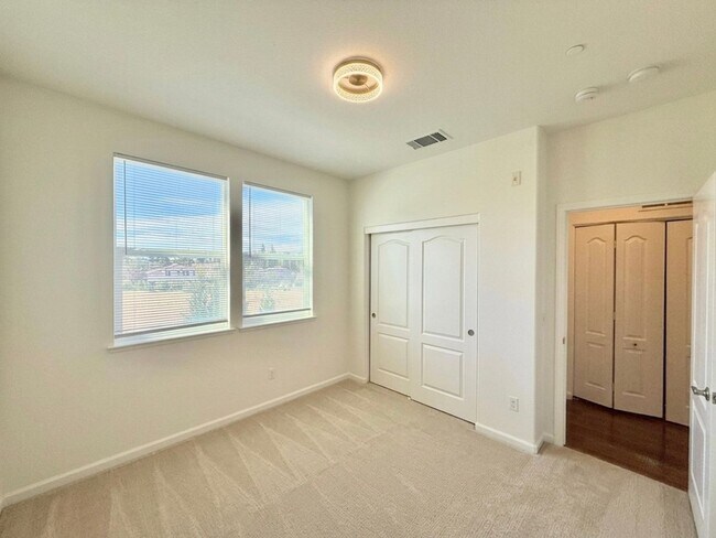 Building Photo - 43845 Paso Pino Common