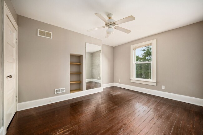 Br 4 - 144 E Tompkins St