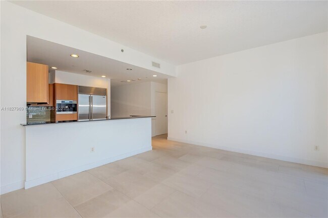 Building Photo - 1060 Brickell Ave