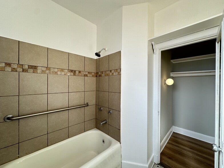 Building Photo - 3810 N Fremont St