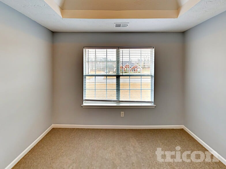 Building Photo - 12755 N Hill Dr