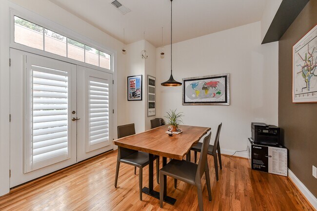 Building Photo - 332 Magnolia Ave