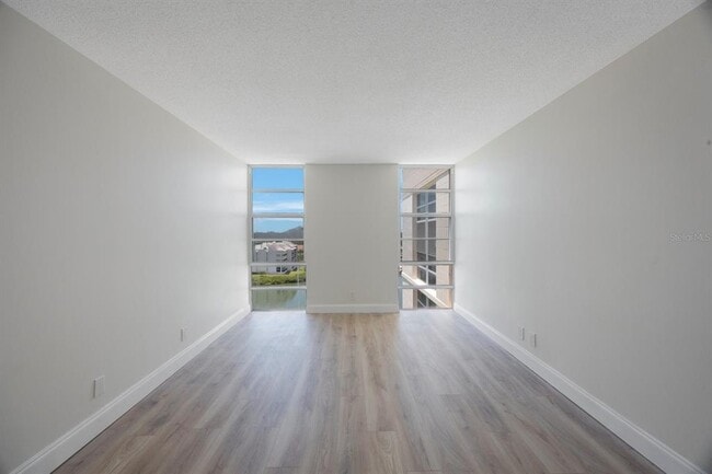 Building Photo - 7400 Sun Island Dr S