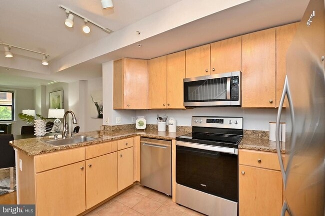 Building Photo - 616 E Street NW Unit 449