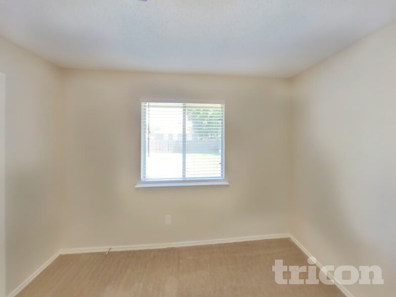 Building Photo - 8021 Ashridge Rd