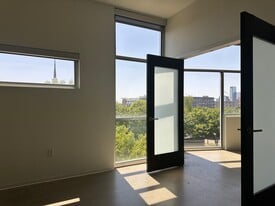 Building Photo - 2115 Yeaman Pl