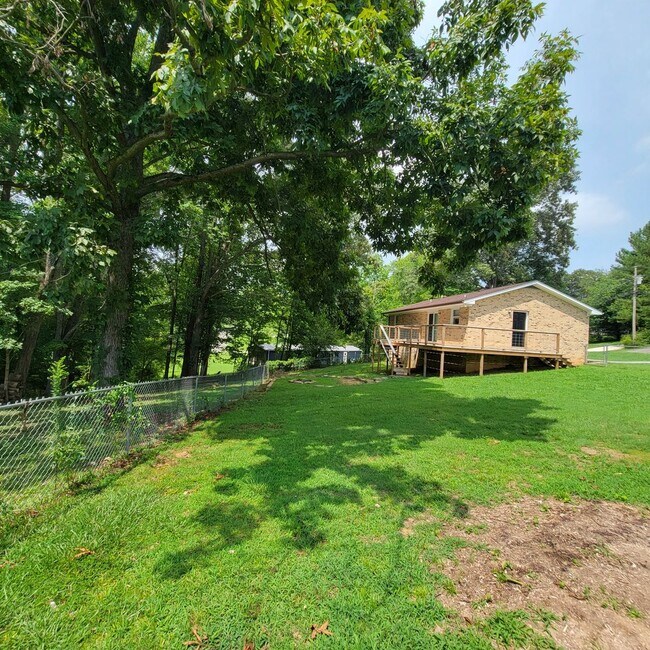 Building Photo - 3/1 Brick Ranch-Cookeville City Limits