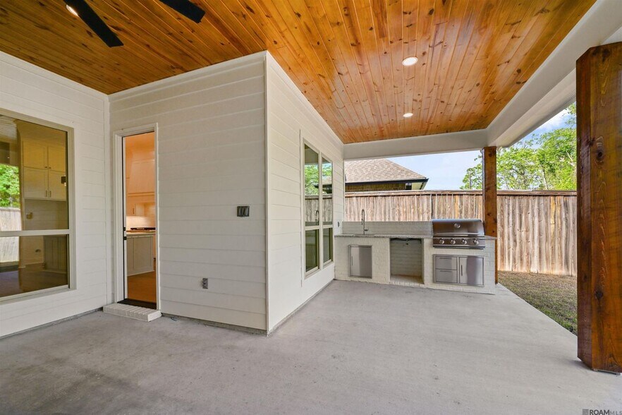 Building Photo - 17452 Lions Ear Ln