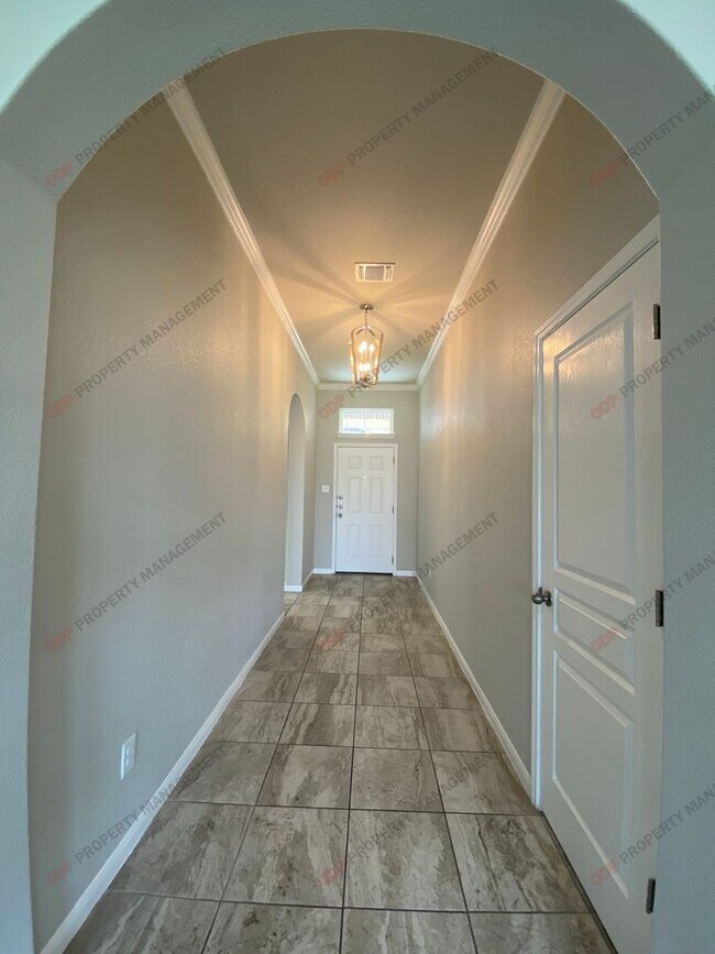 Building Photo - 818 Dunford Dr