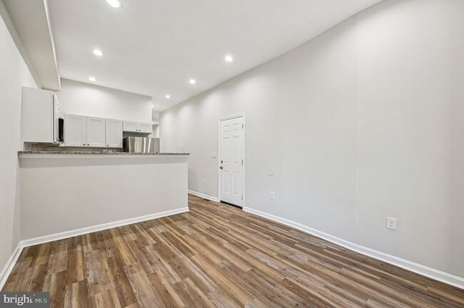 Building Photo - 750 Reservoir St