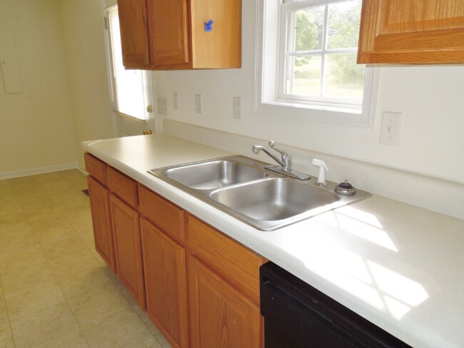 Building Photo - 108 Pleasant Hill Rd