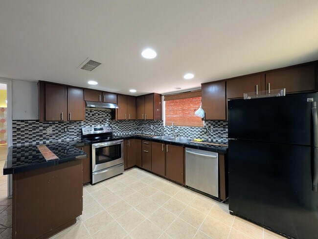 Building Photo - 3848 W North Ln