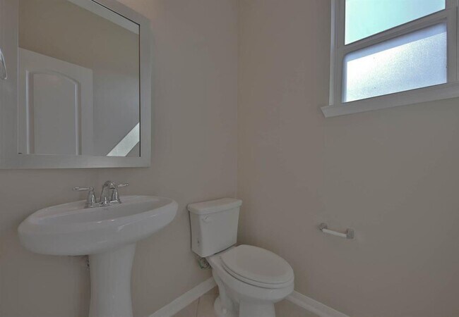 Building Photo - 2211 Dama Dr