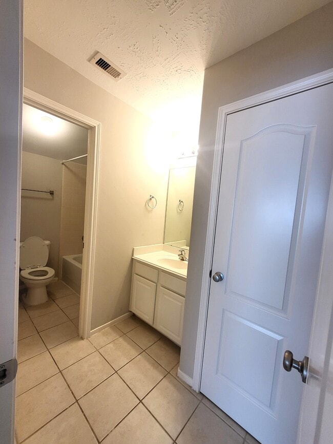 Building Photo - 7415 Hollister Ridge