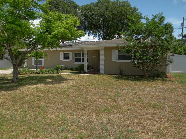 Primary Photo - Gorgeous 3/2 in Clearwater