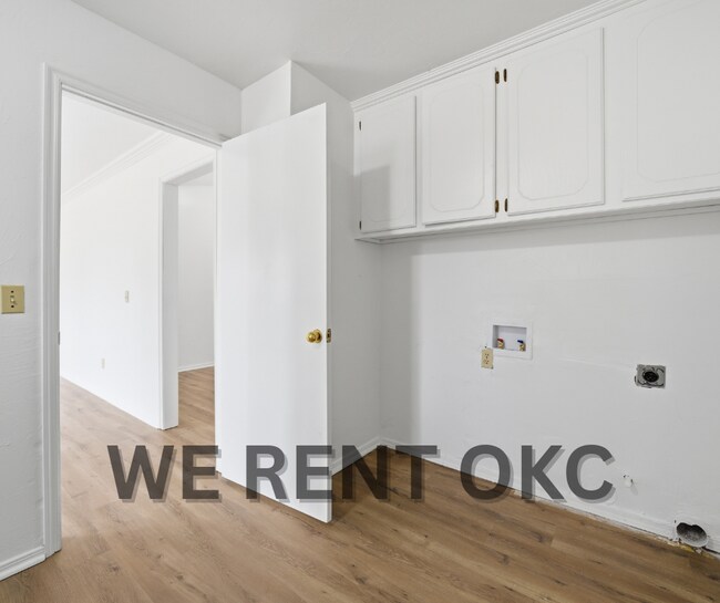 Building Photo - 12021 Moon Beam Dr