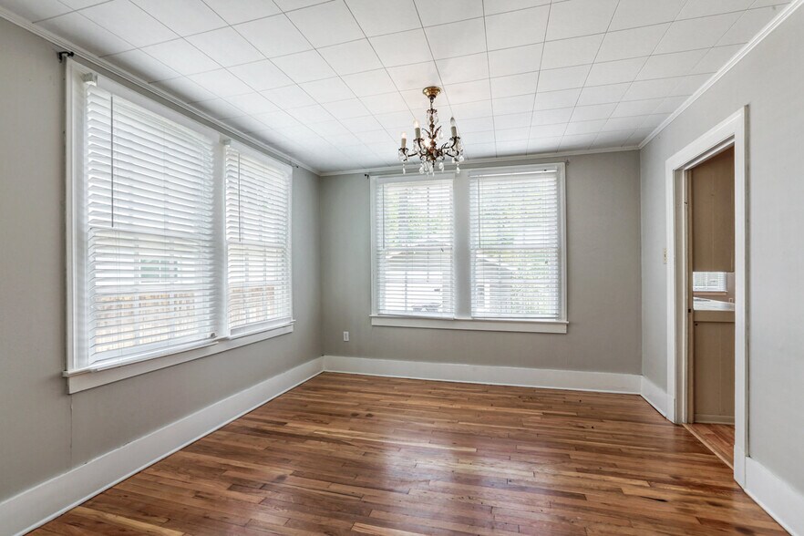 Building Photo - 1615 Marshall Dr