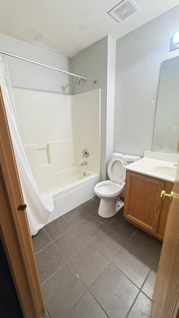 Building Photo - 16428 Willow Walk Dr