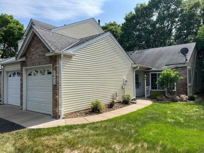 Building Photo - End Unit Single Level Townhouse, New Floor...