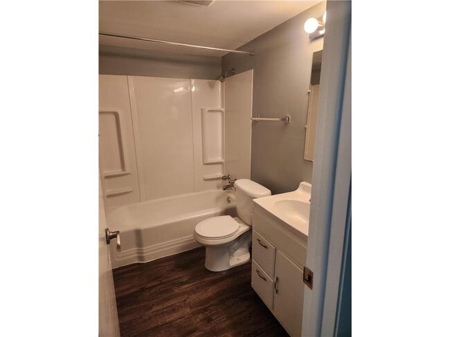 Building Photo - 255 6th Ave NE