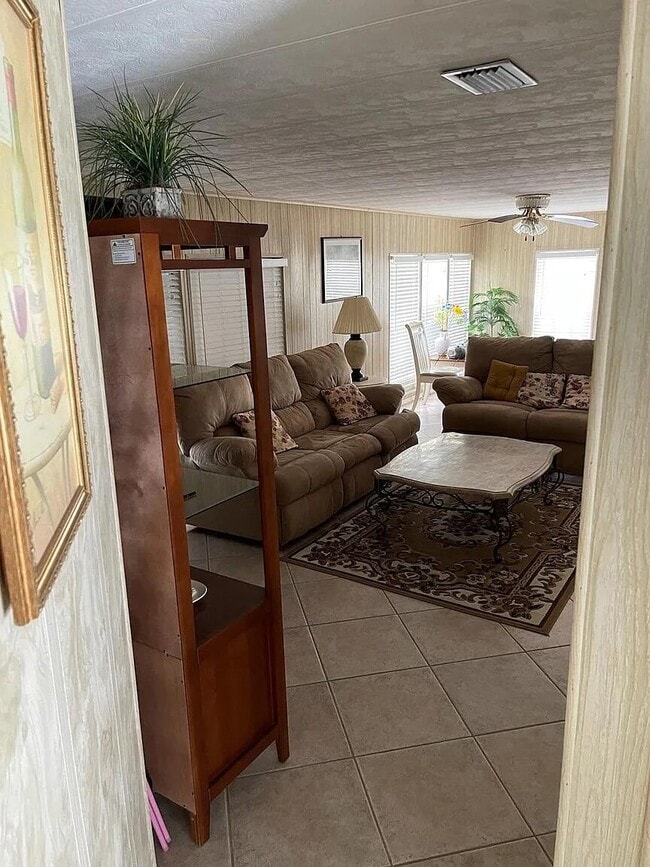 Building Photo - 4067 White Pine Dr