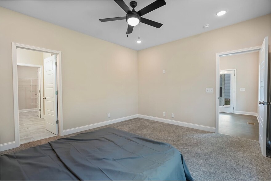 Building Photo - 3601 Westlake Dr