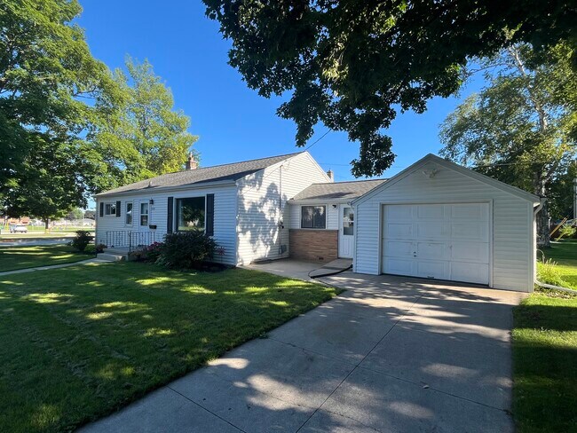 Primary Photo - 3505 Schroeder Dr