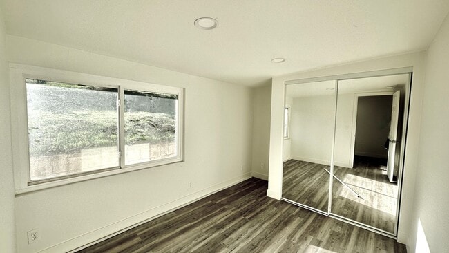 Building Photo - Remodeled 3 bd in Vista with large garage