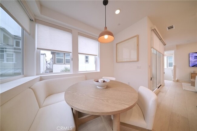 Building Photo - 145 Sora