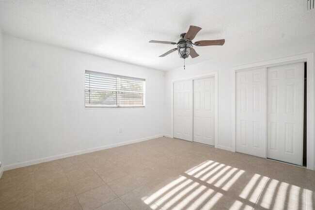 Building Photo - Charming 3?Bed,?2?Bath Home in Apollo Beac...