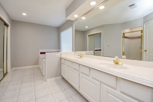 Building Photo - 2810 Grassy Knoll Ct