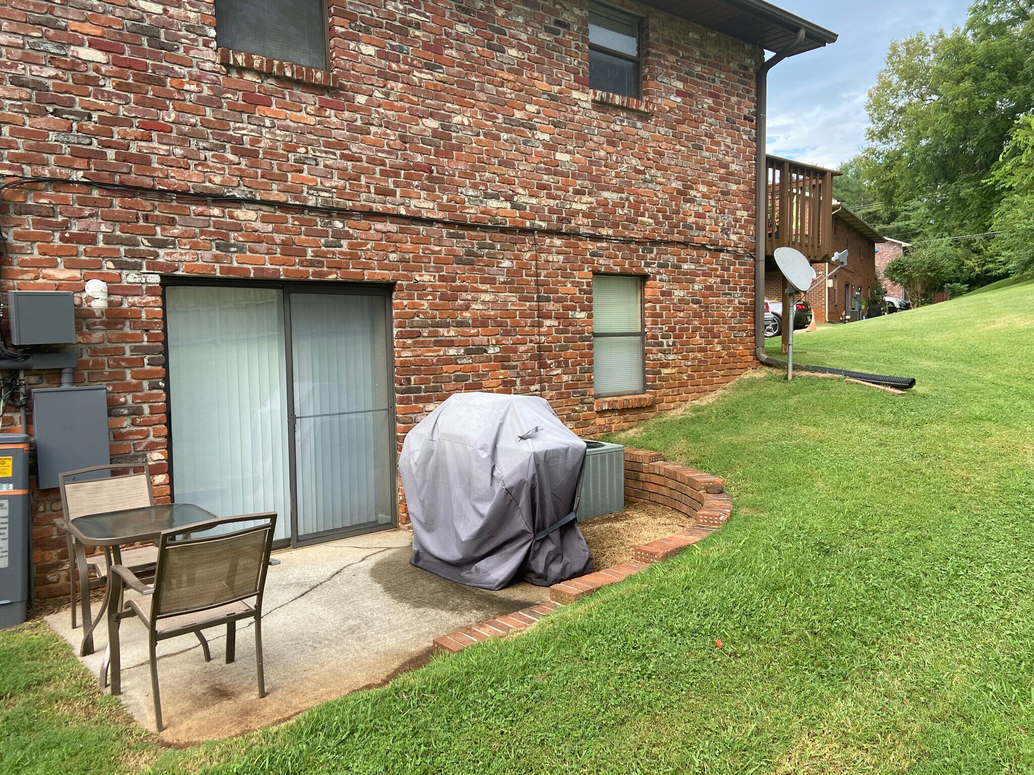 Building Photo - 703 Bethany Court