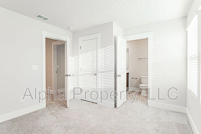 Building Photo - 38 Centimeters Dr