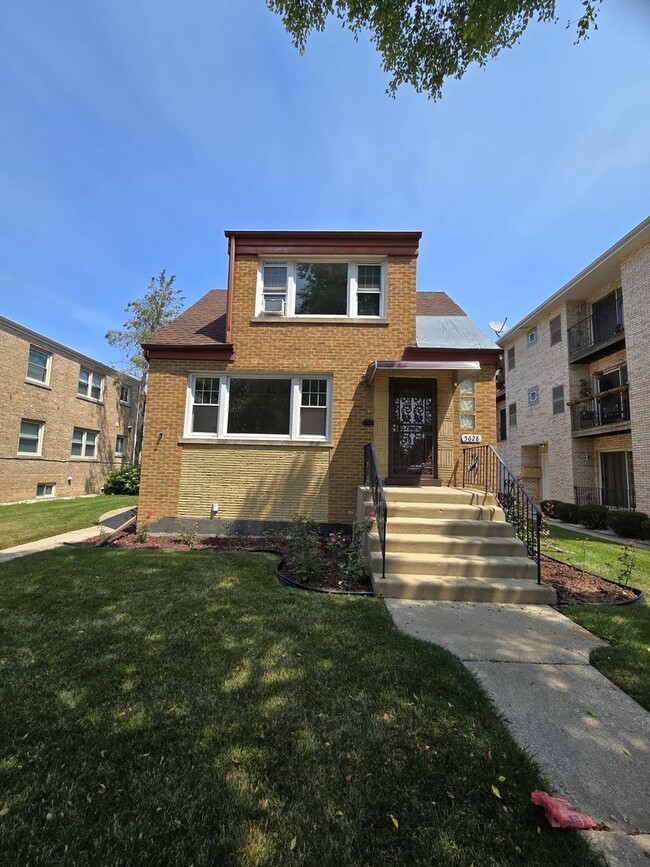 Primary Photo - 5628 W Higgins Ave
