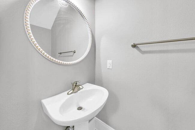 Building Photo - 59 Talon Ct