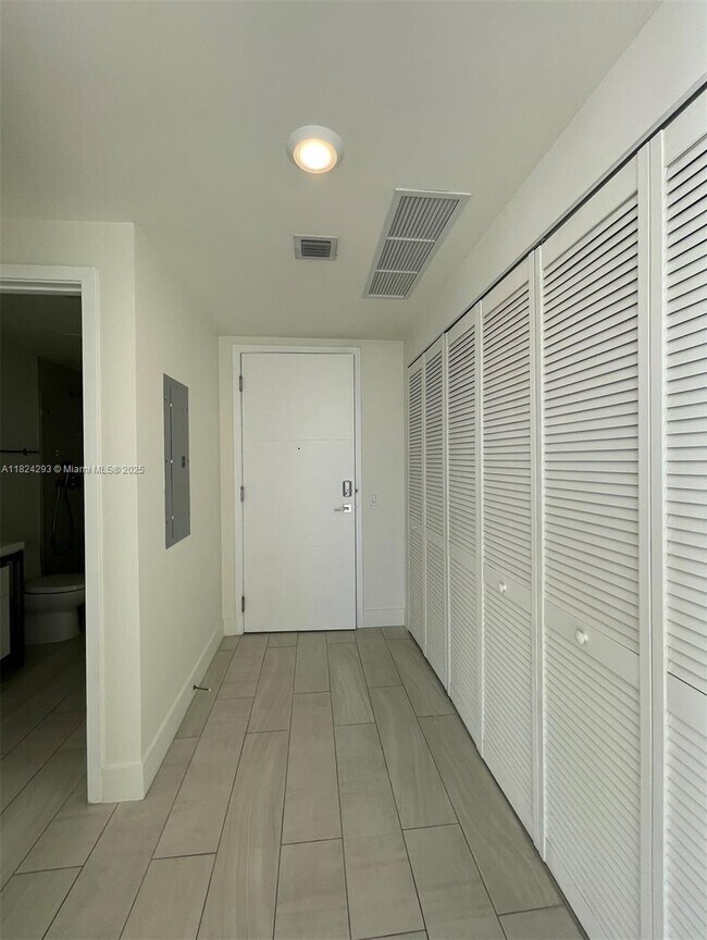 Building Photo - 2000 Metropica Wy