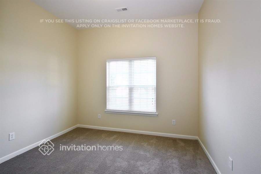 Building Photo - 17225 Commons Crossing Dr