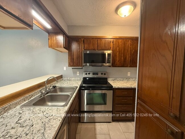 Building Photo - West Norman 2 Bed 1.5 Bath!