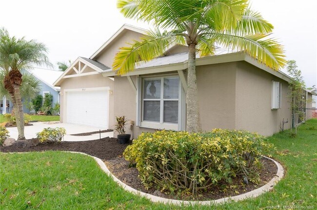 Building Photo - 8965 SW Chevy Cir
