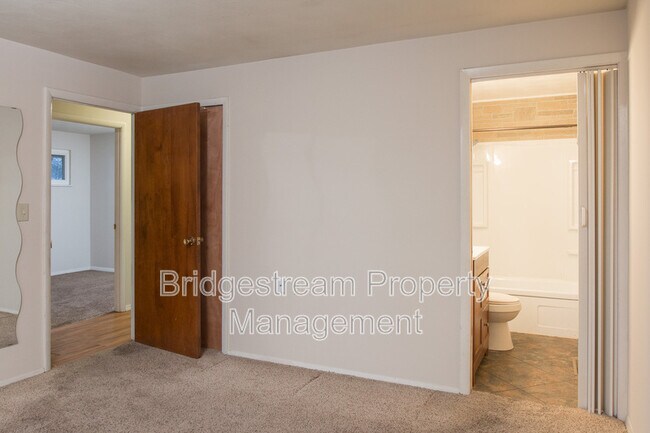 Building Photo - 5280 Monitor Dr